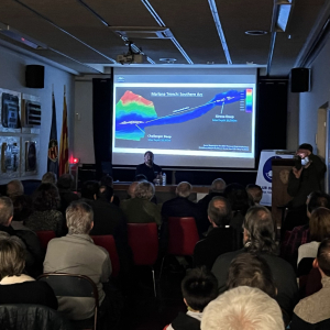 Fent els 10.700 m UNA AVENTURA PER MUNTANYES SUBMARINES 11