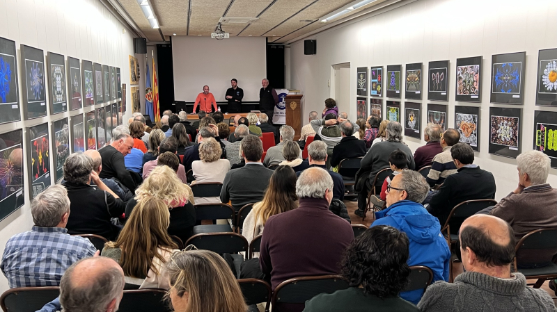 Fent els 10.700 m UNA AVENTURA PER MUNTANYES SUBMARINES